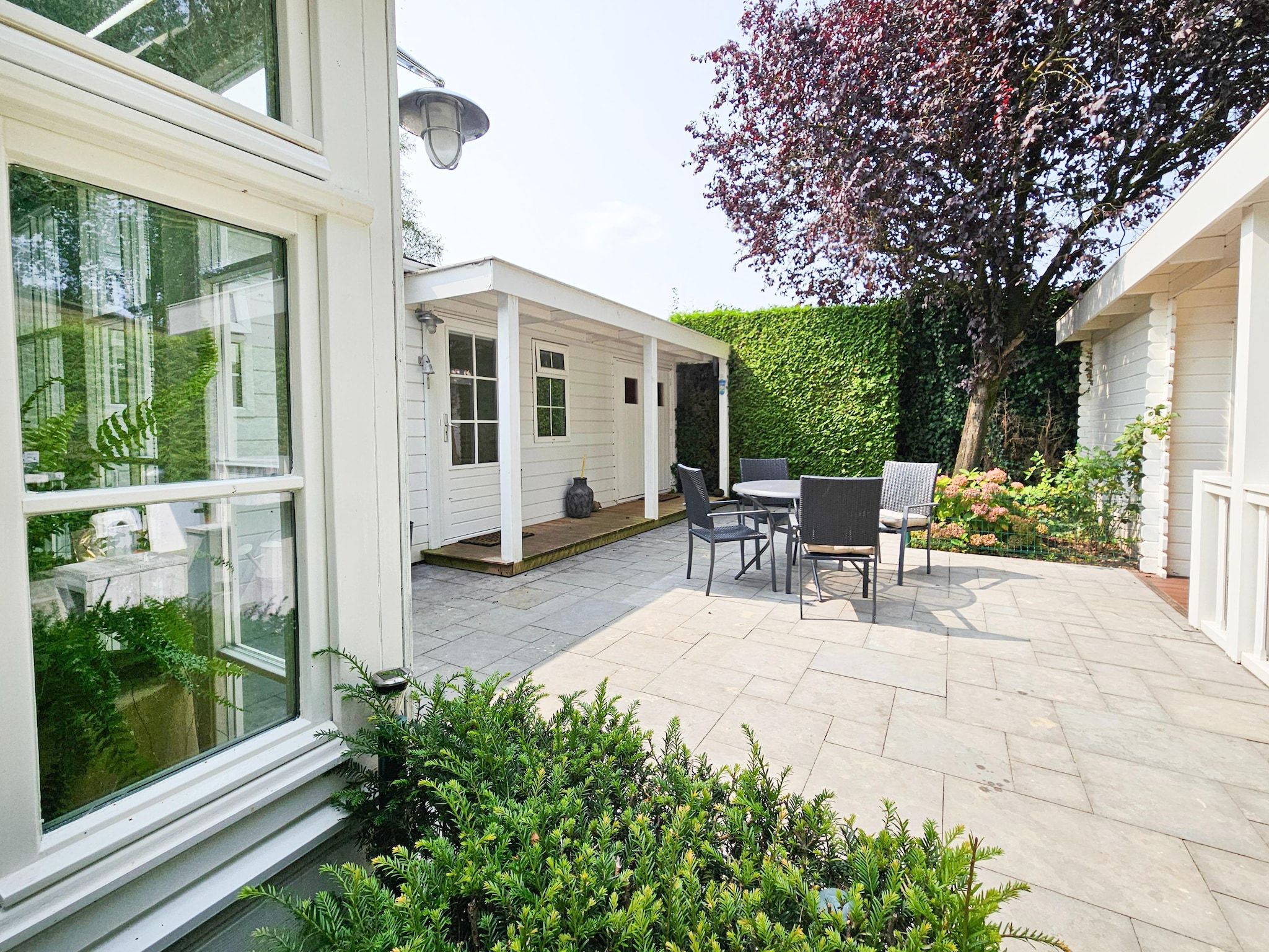 Het terras van Chalet Kieftveen 2-4pax nr 571 met Jacuzzi in Voorthuizen