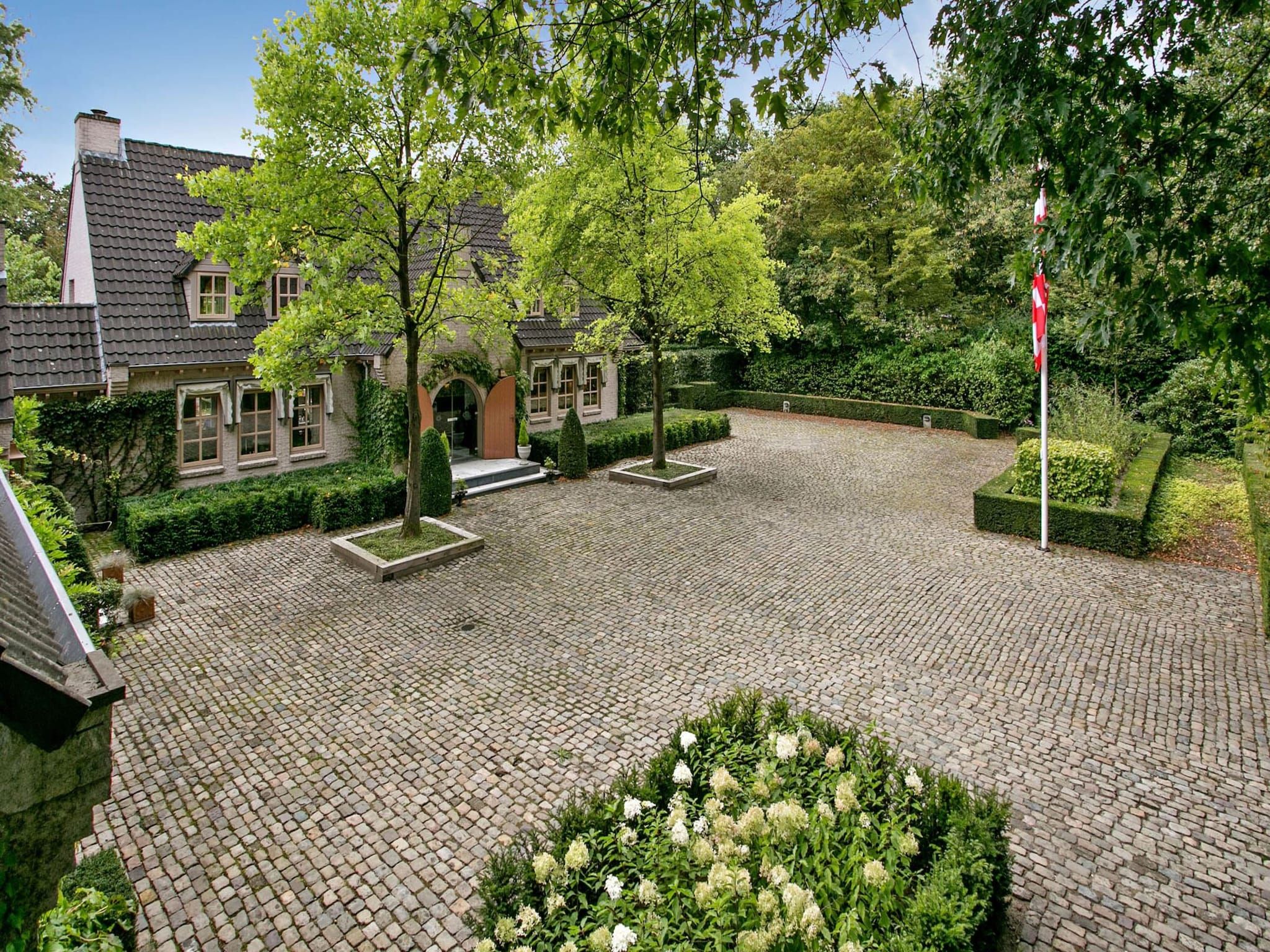 De buitenkant van Villa Loonse Duinen in Drunen