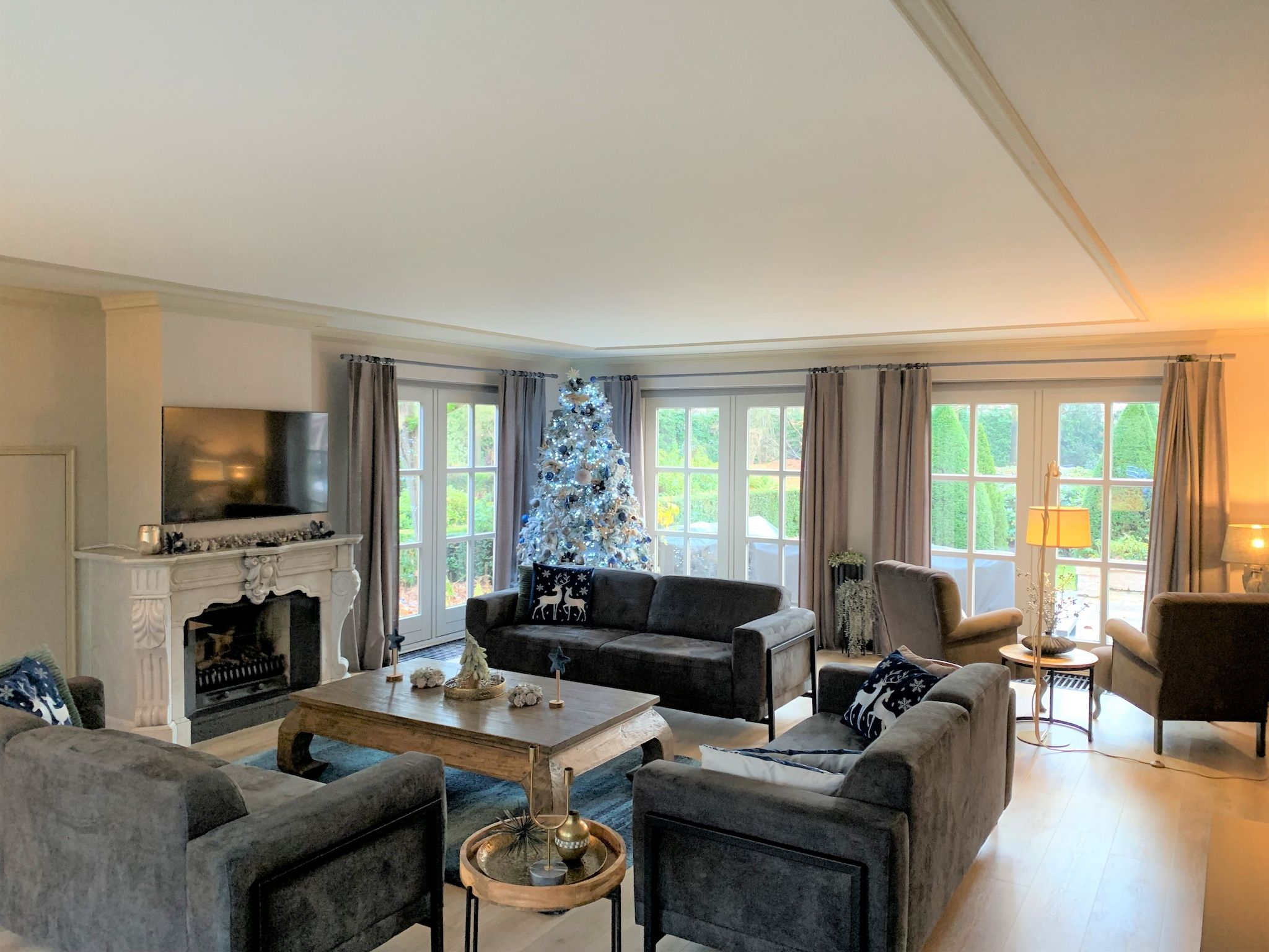 De woonkamer van Villa Loonse Duinen in Drunen