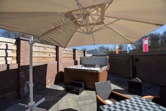 Luxe woning in Limburg met bubbelbad in Walem