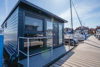 Luxe woonbootvakantie in Uitgeest