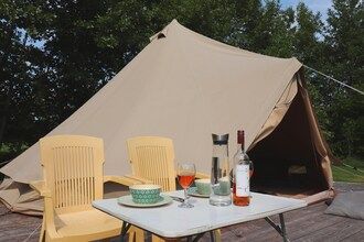 Glamourtent in Friese Wouden bij Fietsroute in Twijzel