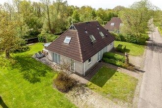 Bungalow in Friesland met buiten-spa in Friesland