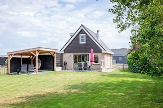 Vakantiehuis bij duinen met wellness tuin in Den Burg