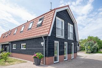 Vakantiehuis nabij bos met wellnesstuin in Den Burg