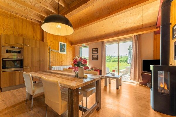 Eetkamer - Huisje in Dwingelderveld met Uitzicht in Beilen (2)
