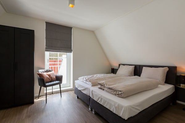 Slaapkamer - Appartement bij Zuidstrand met Sauna in Koudekerke (5)