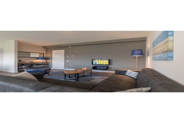 Woonkamer - Appartement in Colijnsplaat met Sauna en Jacuzzi in Colijnsplaat (5)