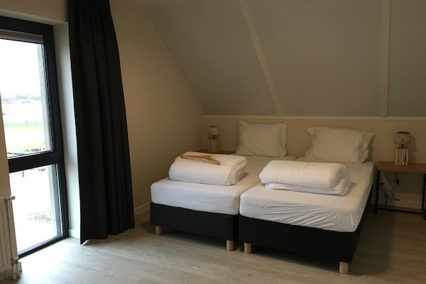 Slaapkamer - Villa Oesterdam Deluxe | 8 slaapplaatsen in Tholen (2)