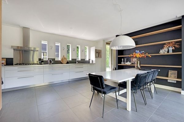 Keuken - Familiehuis in Grou bij Watersport in Grou (3)