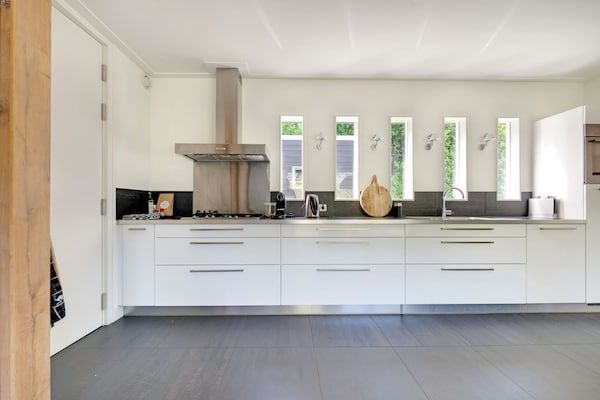 Keuken - Familiehuis in Grou bij Watersport in Grou (5)