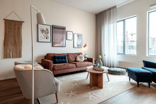 Woonkamer - Schitterend appartement met uitzicht op de haven. in Den Haag (1)