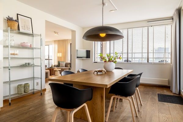 Eetkamer - Luxe appartement met uitzicht in Den Haag (3)