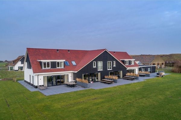 Buitenkant - Prachtige villa op Texel bij Krimbos in De Cocksdorp (4)
