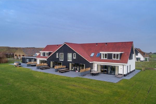 Buitenkant - Prachtige villa op Texel bij Krimbos in De Cocksdorp (1)
