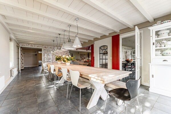 Eetkamer - Ruime Vakantiewoning De Pauwenhof in Heiloo (3)