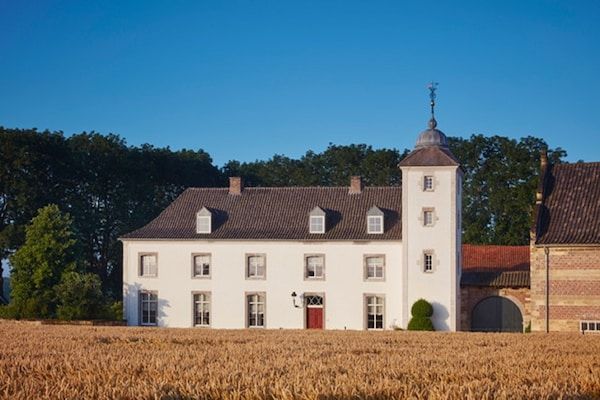 Buitenkant - Statige landhuisboerderij met 16 slaapplaatsen in Schimmert (1)