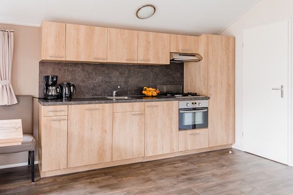 Keuken - Overdekt Terraschalet aan Leukermeer in Well (3)