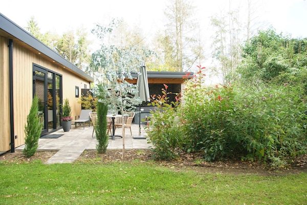 Tuin - Wellnessretraite met privéjacuzzi in Dalerveen (5)