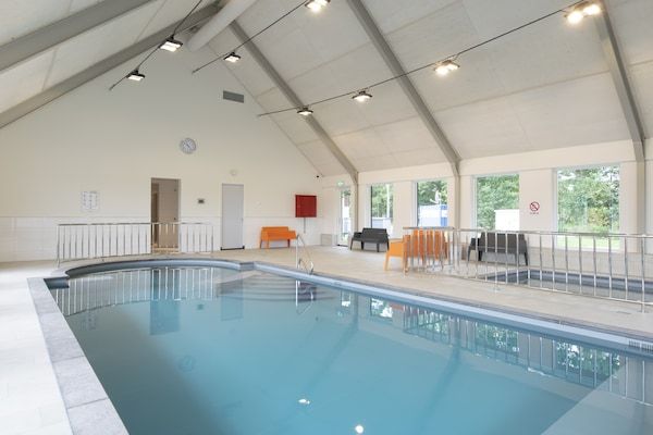 PoolOfHouse - Villa met rieten dak midden in de natuur in Someren (2)