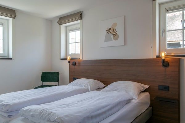 Slaapkamer - Villa met rieten dak midden in de natuur in Someren (5)