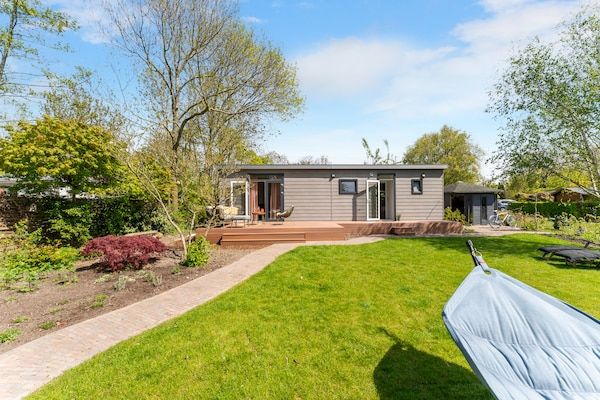Buitenkant - Luxe chalet nabij Ouddorp met tuin in Goedereede (1)