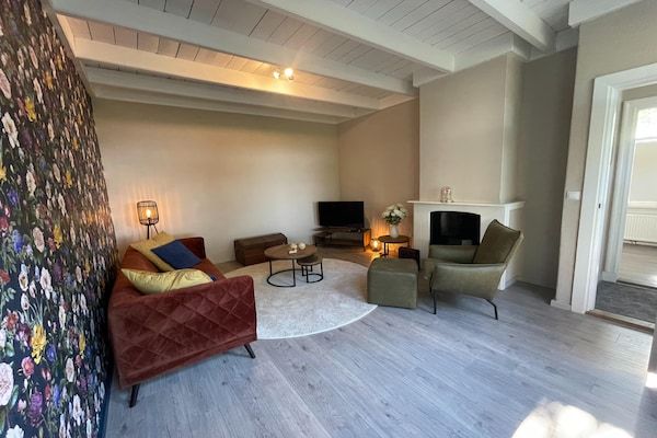 Woonkamer - Vakantiehuis in Schoonloo met terras in Schoonloo (2)