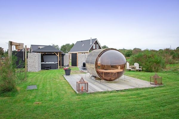 Buitenkant - Vakantiehuis bij duinen met wellness tuin in Den Burg (3)