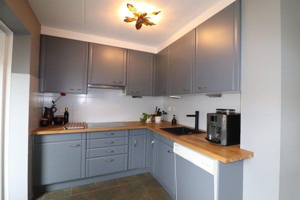 Keuken - Vakantiehuis in Grou met ruime tuin en sauna in Gou (2)