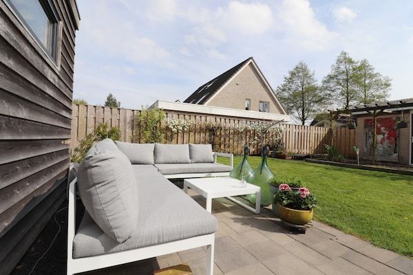 Tuin - Vakantiehuis in Grou met ruime tuin en sauna in Gou (4)
