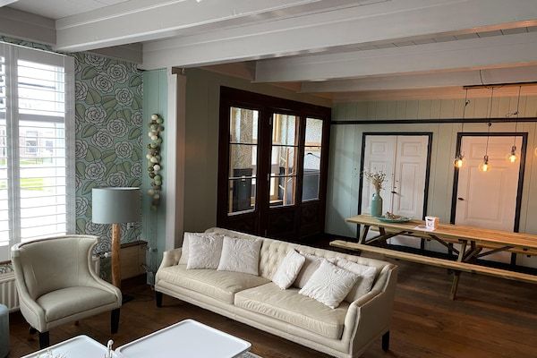 Woonkamer - Historische herberg met 17 nabij Heritage in Ternaard (2)