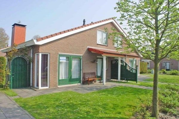 Buitenkant - Vakantiehuis in Schoneveld met Tuin in Breskens (1)