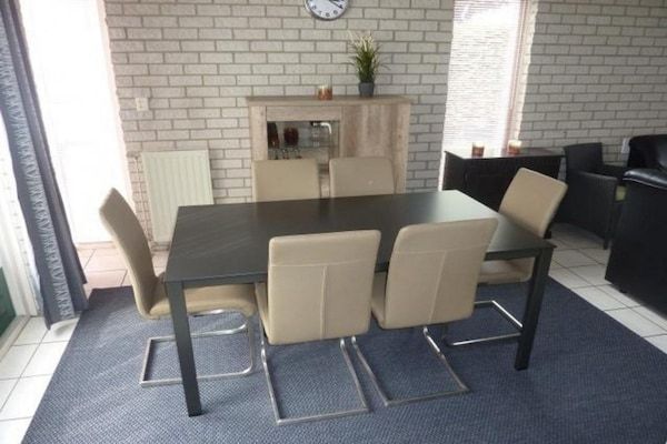 Eetkamer - Vakantiehuis in Schoneveld met Tuin in Breskens (3)