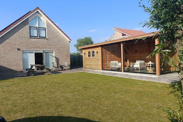 Buitenkant - Ruime woning bij Dunes in Breskens (1)