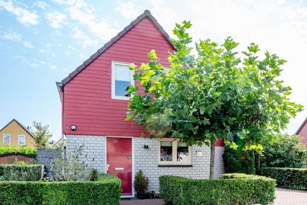 Buitenkant - Heerlijk vakantiehuis met bubbelbad in Wemeldinge (1)