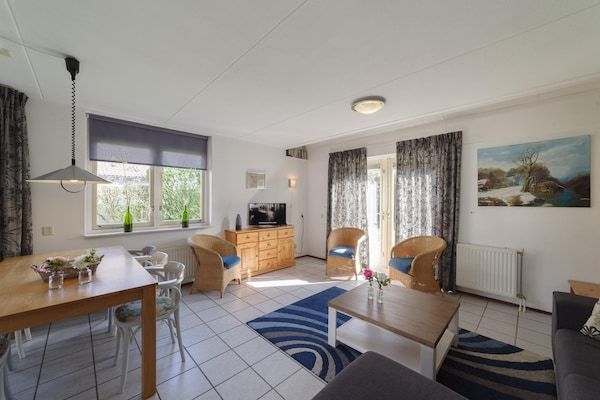 Eetkamer - Vakantiehuis in Zeeland met ruime tuin in Wemeldinge (5)
