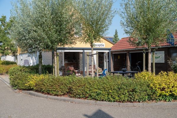 HallReception - Vakantiehuis in Zeeland met ruime tuin in Wemeldinge (1)