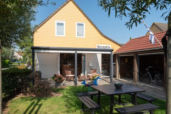 Tuin - Ruime vakantie aan de kust in Wemeldinge (5)