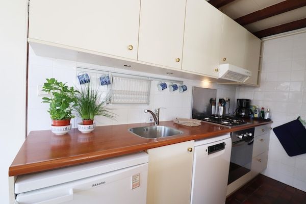 Keuken - Vakantiehuis in Noordwijkerhout bij Bos & Meer in Noordwijkerhout (3)