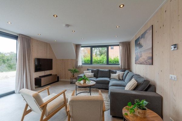 Woonkamer - Vakantiehuis aan zee met tuin in Groote Keeten (2)