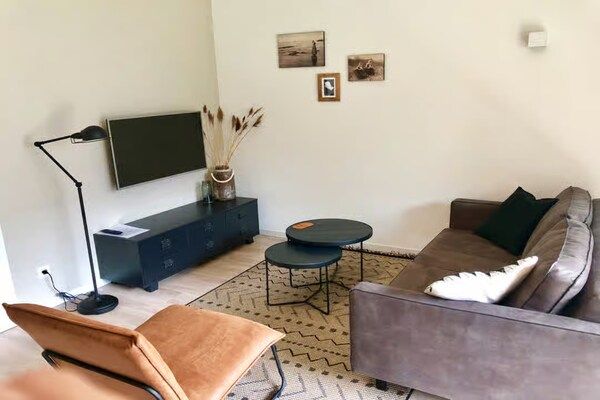 Woonkamer - Lodge gelegen in het centrum van Zoutelande in Zoutelande (2)