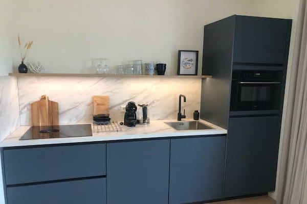 Keuken - Lodge met prachtig uitzicht op de tuin in Zoutelande (4)
