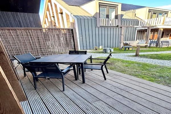 Terras - Prachtige lodge gelegen aan het kerkplein. in Zoutelande (4)