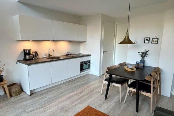 Keuken - Prachtige lodge gelegen aan het kerkplein. in Zoutelande (2)