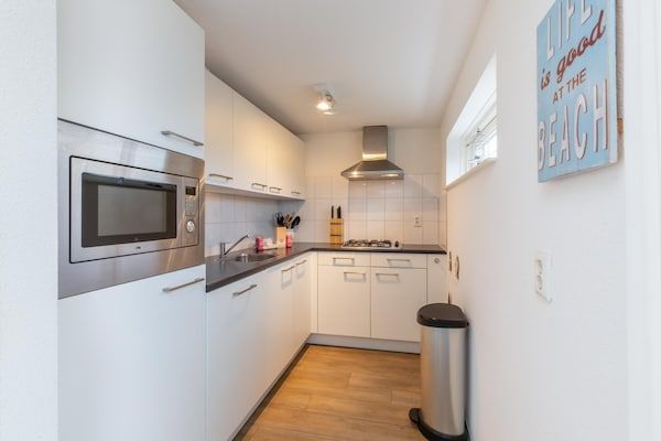Keuken - Modern vakantiehuis aan het strand voor 6 personen in Renesse (5)