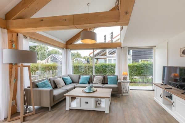 Woonkamer - Modern vakantiehuis aan het strand voor 6 personen in Renesse (2)