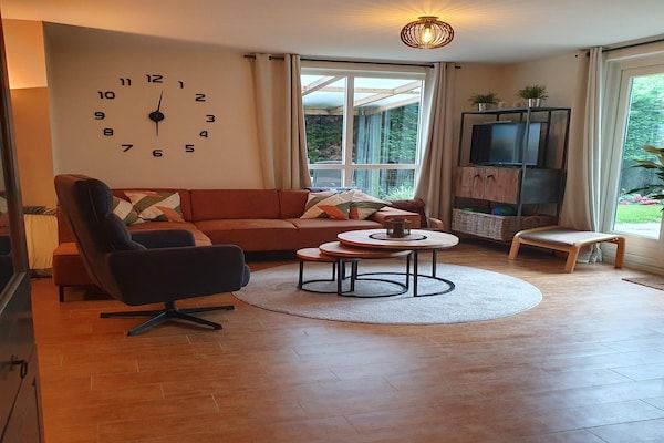 Woonkamer - Bosbungalow met sauna voor 6 personen in Ewijk (2)
