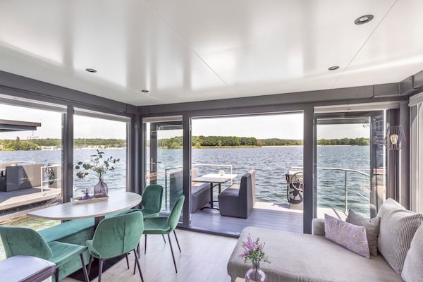 Woonkamer - Woonbootjachthaven met bubbelbad in Middelaar (3)
