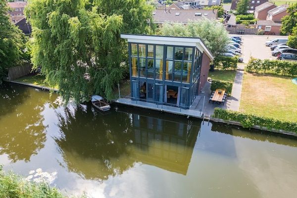 Buitenkant - Villa aan het water met schilderachtig uitzicht in Hekendorp (1)
