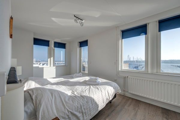 Slaapkamer - Stijlvol appartement in Ouddorp voor 6 in Ouddorp (3)